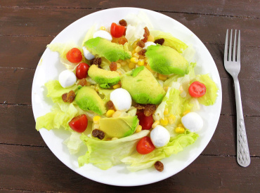 fresh-mozzarella-and-avocado-salad