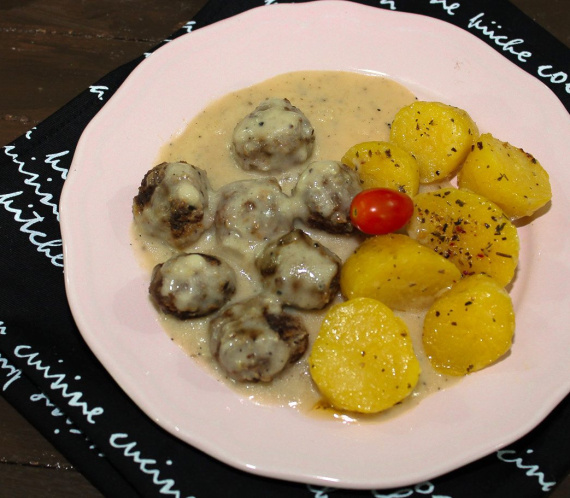 meatballs-and-gravy