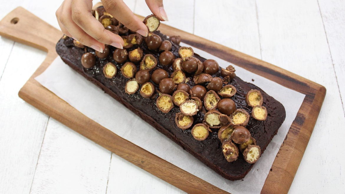 Chocolate-cake-with-maltesers