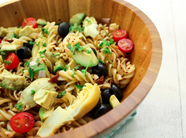 Avocado and artichoke pasta salad