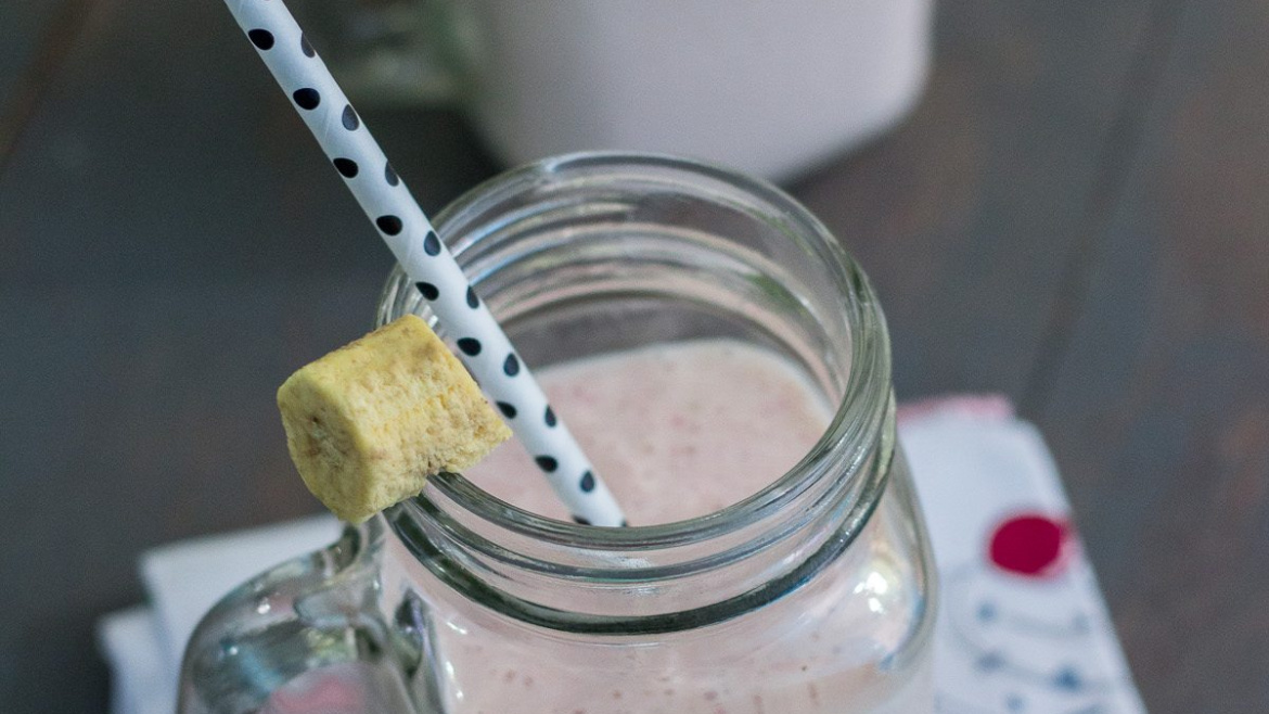 5 Ingredients Strawberry and Banana Smoothie