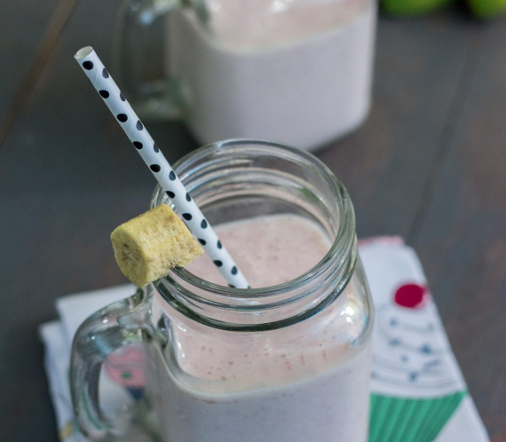 5 Ingredients Strawberry and Banana Smoothie