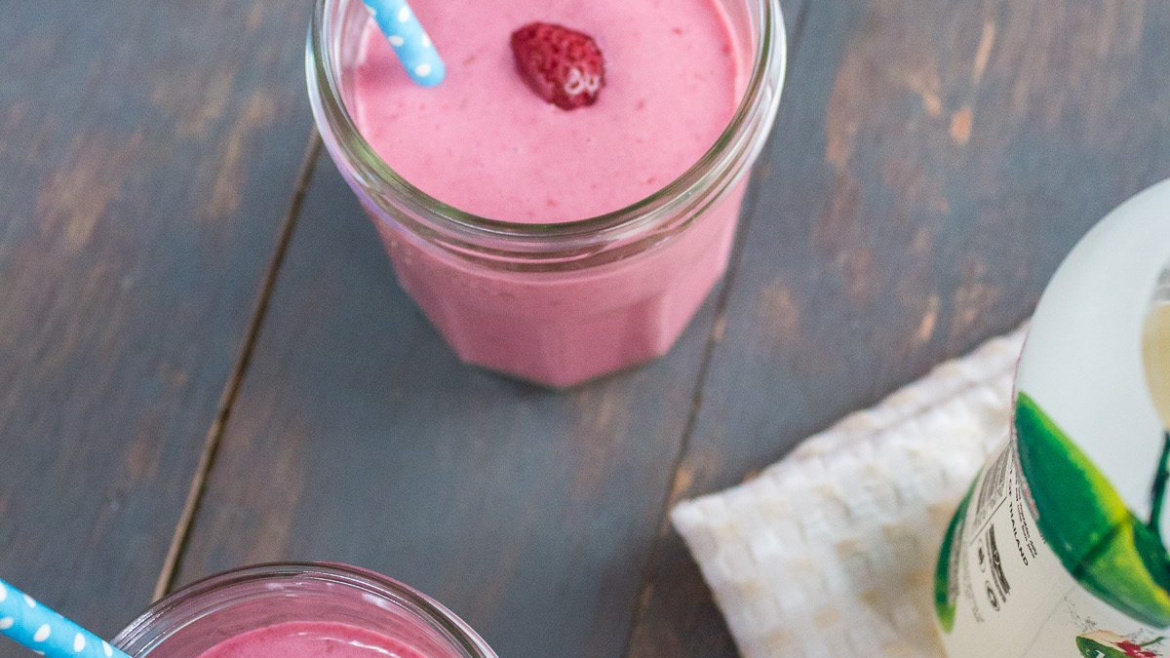 Vegan Raspberry and Coconut Smoothie