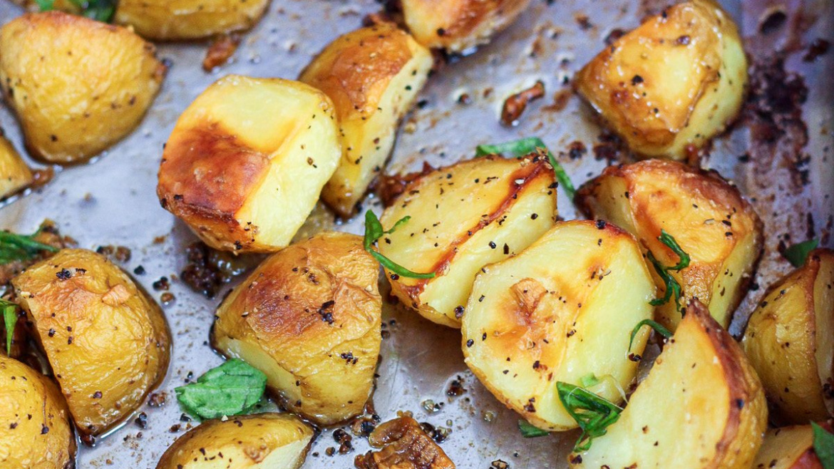 Delicious Garlic Roasted Potatoes
