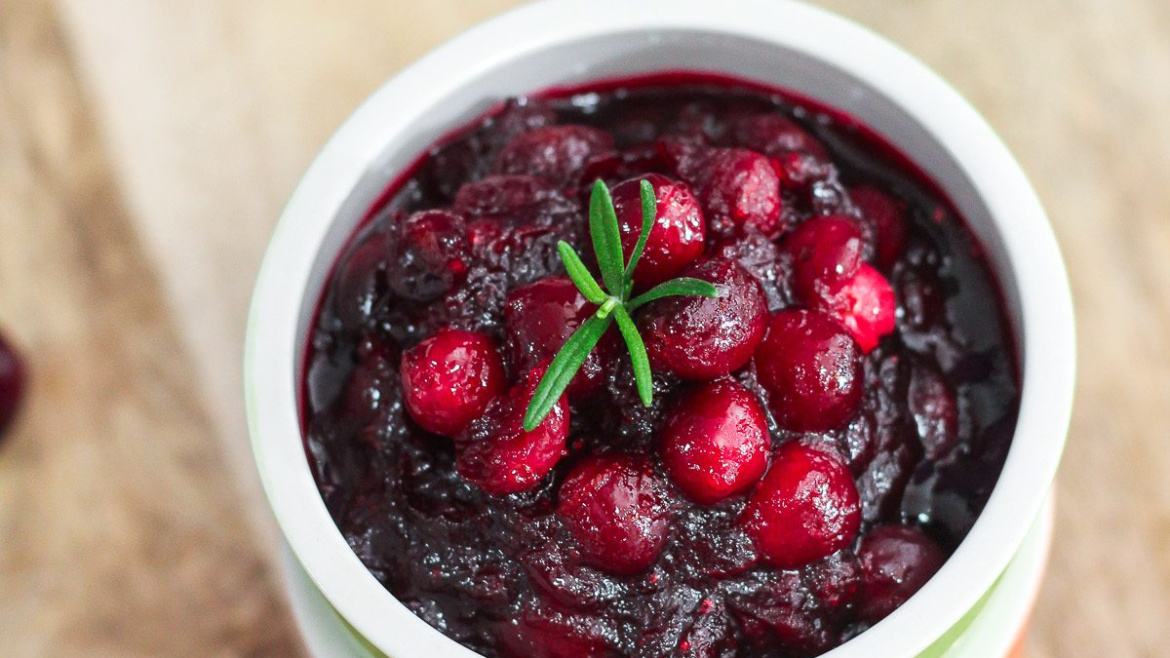Easy 3 Ingredients Cranberry Sauce