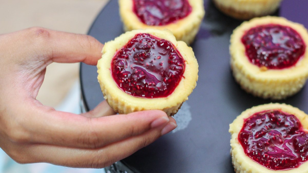 Cheesecake with Raspberry Sauce