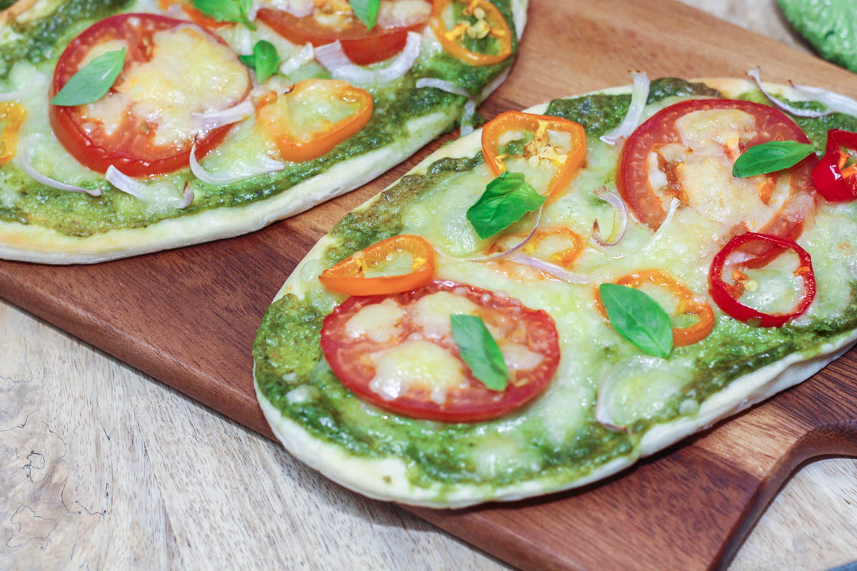 Delicious Pesto Naan Pizza Maya