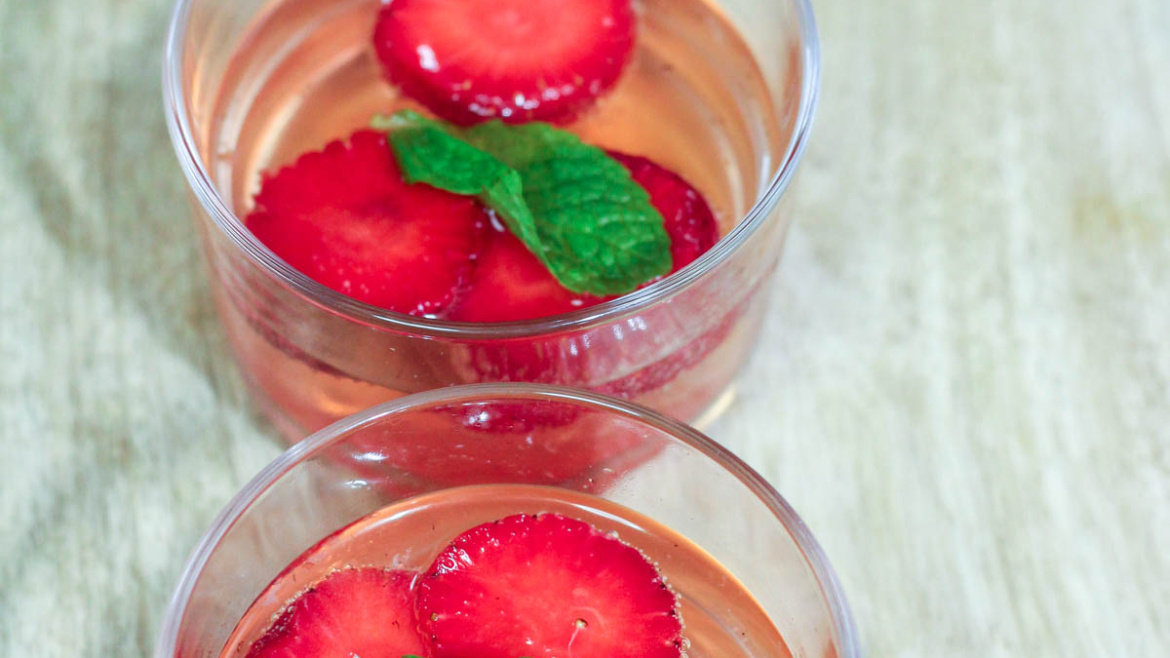 Non-Alcoholic Strawberry Sangria