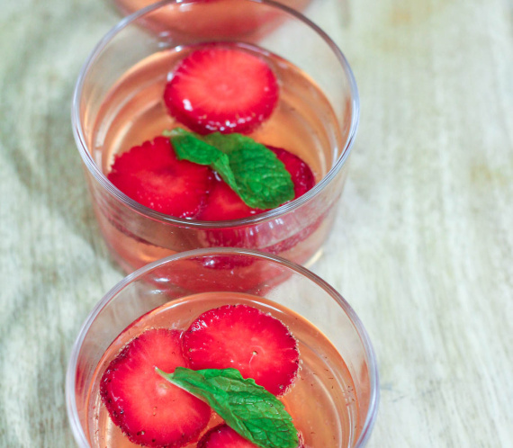 Non-Alcoholic Strawberry Sangria