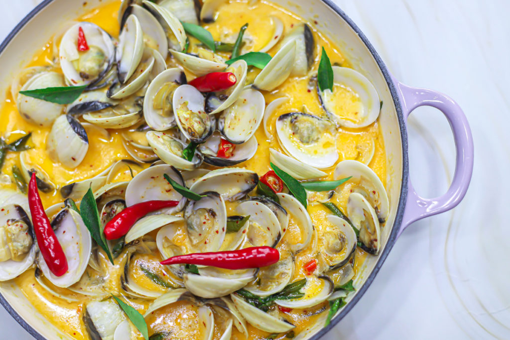 Creamy Garlic Butter Clams