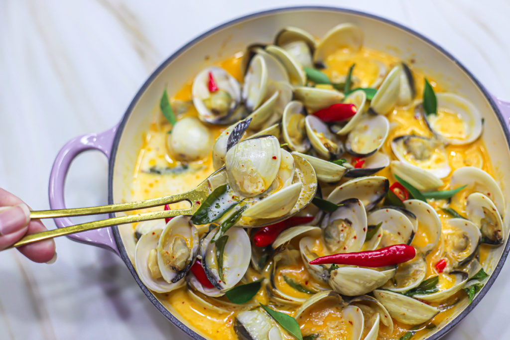 Creamy Garlic Butter Clams