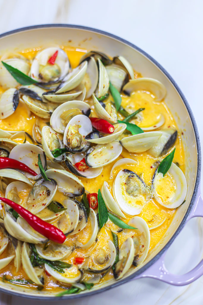 Creamy Garlic Butter Clams
